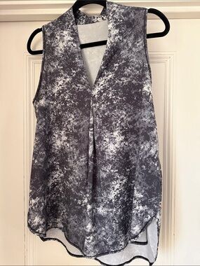 Lucy Marble-Print V-Neck Sleeveless Camisole - Black & White